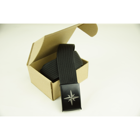 Pasek do spodni z grawerem w kartonowym pudełku.